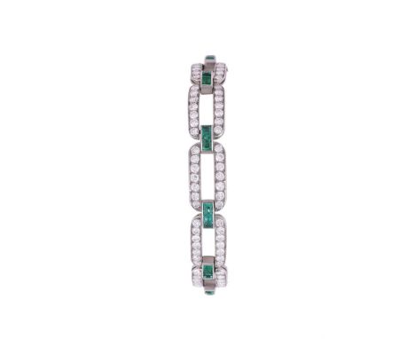 A 1930S FRENCH DIAMOND AND EMERALD BRACELETThe pierced oval brilliant cut diamond set links, approximately 5.60 carats total,