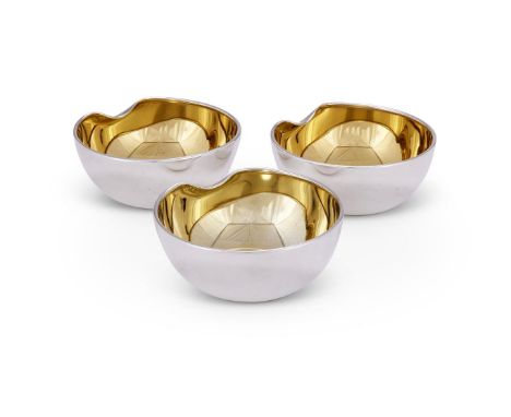 THREE ITALIAN SILVER COLOURED THUMBPRINT BOWLS ELSA PERETTI FOR TIFFANY & CO., .925 STANDARD, EARLY 21ST CENTURYThe interiors