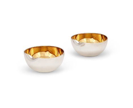 A PAIR OF ITALIAN SILVER COLOURED THUMBPRINT BOWLS ELSA PERETTI FOR TIFFANY & CO., .925 STANDARD, EARLY 21ST CENTURYThe inter