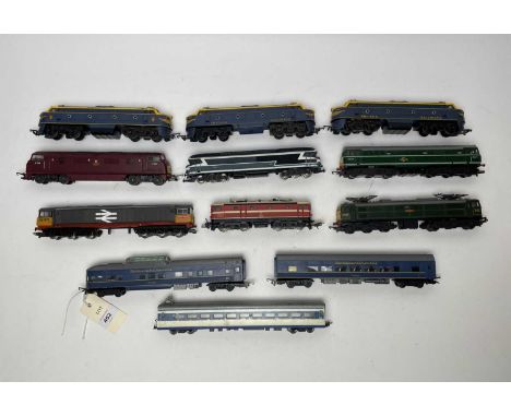 A selection of diesel and electric model trains, 00/Ho-gauge, various manufacturers including Tri-ang and Lima, including D83
