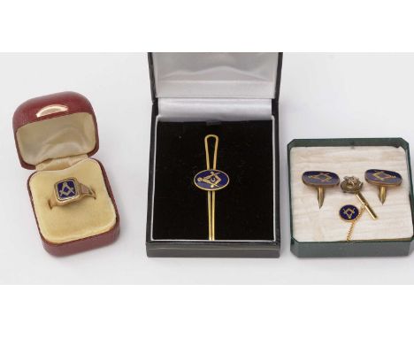 A 9ct yellow gold swivel masonic seal ring, with enamel design, 6.3g gross; masonic cufflinks, lapels, and tie pin.