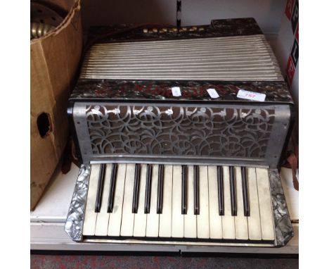 A PIANO ACCORDION      E1