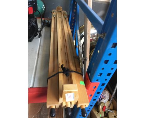 ARTIST EASEL