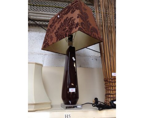 BROWN POTTERY LAMP       H5