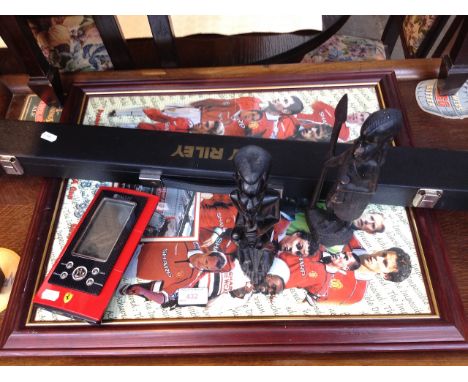 MAN UTD PICTURE, SNOOKER CUE, BAROMETER AND TWO CARVED FIGURES