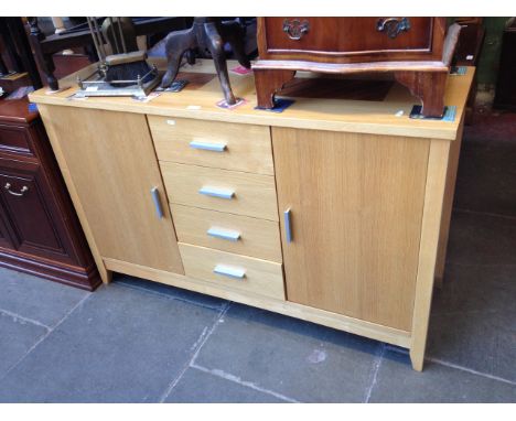 MODERN LIGHT OAK SIDEBOARD. W38CM