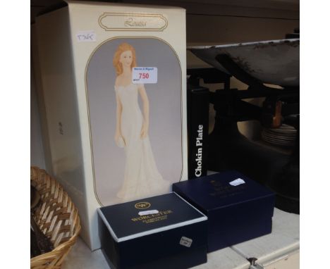 TWO BOXED LEANARDO FIGURES AND BOXED WORCESTER ITEMS   D2