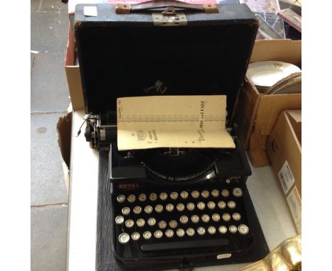 OLD ROYALE TYPEWRITER    T2