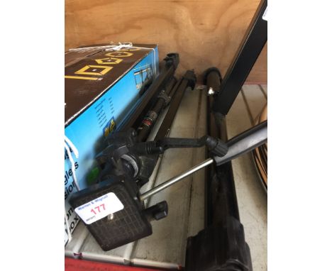 CAMERA TRIPOD