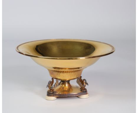 Philippe WOLFERS (1858-1929) Silver centerpiece placed on swansPeriod: XXth - 20th centurySizes: Dia: 255 mm H: 130 mmWeight 