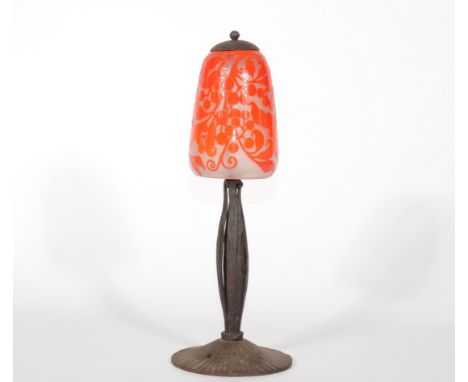 Daum Nancy wrought iron lamp and Art Deco acid free hatPeriod: XXth - 20th centurySizes: H=330mm D=125mmWeight (K): 1,02kgAut
