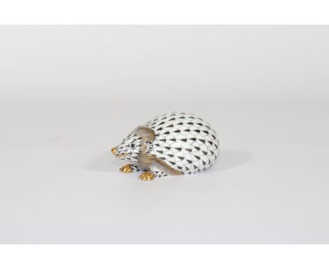 Herend Porcelain Hedgehog. Period XXth centuryPeriod: XXth - 20th centurySizes: H=50mm L=90mmWeight (K): 0,105kgAuthor / arti