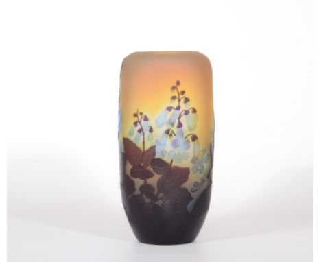 Emile Galle vase decorated with flowersPeriod: XXth - 20th centurySizes: H=250mm L=120mmWeight (K): 1,57kgAuthor / artist: Em