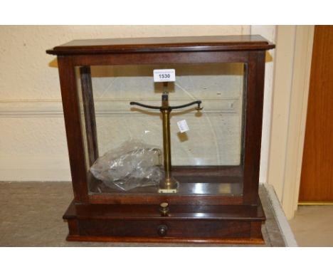 Early 20th Century mahogany cased scientific balance scale by Percival Mann, London, with drawer and weights 