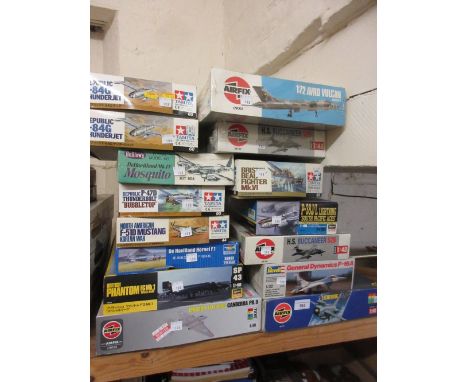 Fifteen various large boxed scale models of aircraft including Airfix, Hasegawa and Tamiya 