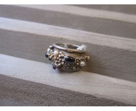 Modern silver ring of stylised design set with cabochon garnet and amethyst 