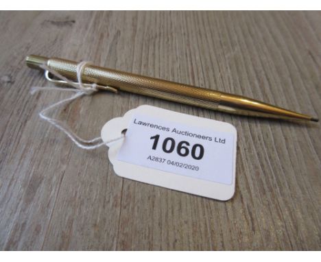 18ct Gold mounted propelling pencil with engine turned decoration 