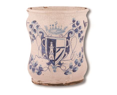  Manifattura campana del XVIII secolo ( - ) Albarello in maiolica decorato in monocromia blu con elementi fitomorfi ed uno st