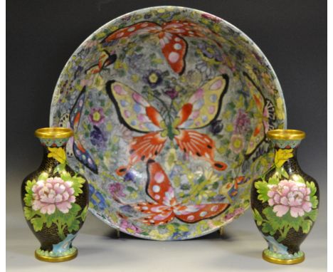A Chinese Kangxi style bowl; a pair of cloisonne miniature vases. (3)