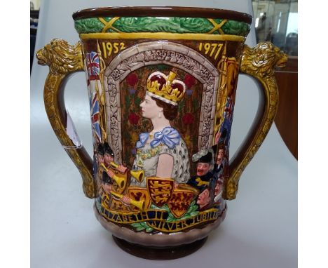 A Royal Doulton limited edition 1977 Jubilee loving cup, 171/250, with certificate, 10.5" 