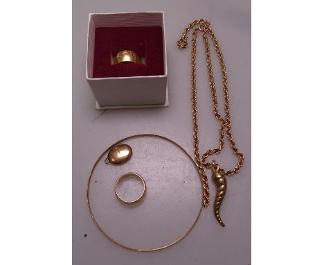 An 18ct gold wedding band, 4.8g, a 9ct gold rope twist chain and pendant, wedding band, bangle, and locket, 14.5g 