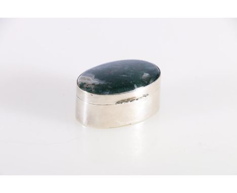 Scottish provincial silver interest, a George V oval silver pill or trinket box, with agate set to the lid by William Robb of