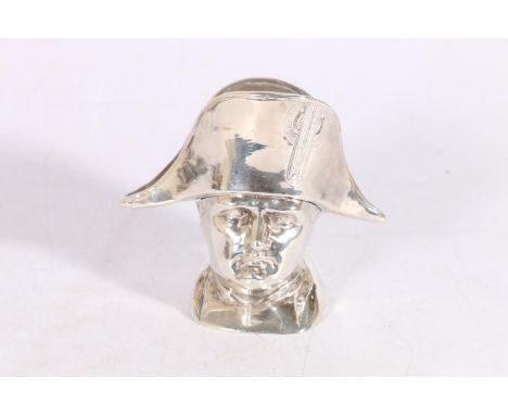 Continental 930 grade silver snuff box in the form of the bust of Napoleon Bonaparte, import marks from John George Smith, Lo