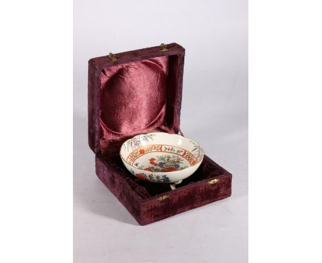 Late 19th century Samson of Paris Kakiemon style porcelain dish, decorated with flowers, on triple curved supports, red hunti