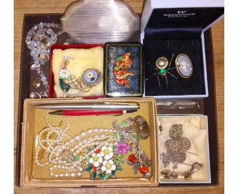 A tray of assorted costume jewellery including a spider brooch, Wedgwood brooch, also including a hallmarked silver compact e