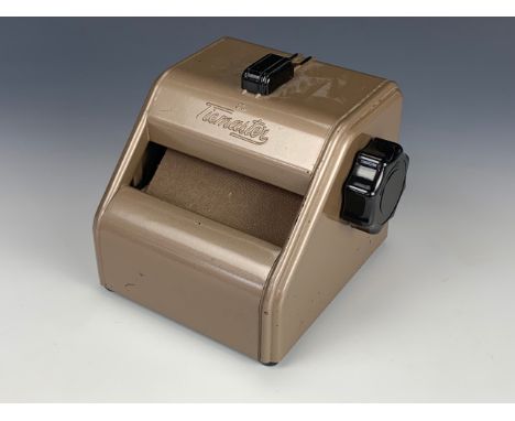 A vintage Tie Master press