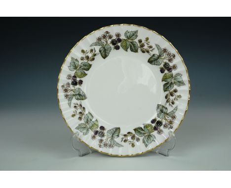 Royal Worcester "Lavinia" pattern tea and dinner ware, approximately 65 items