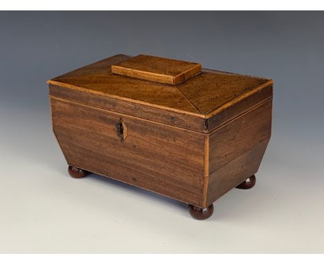 A Georgian string-inlaid mahogany tea caddy of sarcophagus form, opening to reveal two compartments, 19 x 12 x 13 cm high