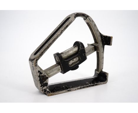 A 1917 British army artillery Mk V field clinometer