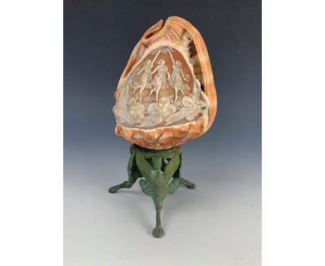 A cameo-engraved conch shell table lamp, second quarter 20th Century, 20 cm