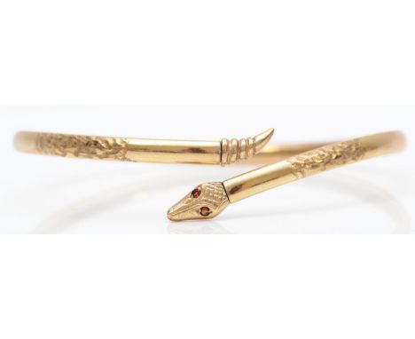 A vintage 9ct gold snake bangle, Birmingham 1986, with garnet set eyes, 4.4gm 