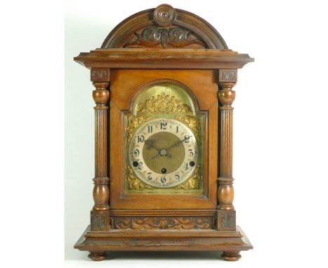 An oak cased bracket clock, circa early 20th century, the eight day German movement chiming on gong rods, having brass dial w