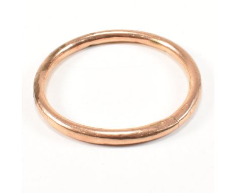 A hallmarked 9ct gold bangle. Hallmarked for Birmingham, 1969. Evidence of repair/resizing to the bangle. Measures 7.6cm x 0.