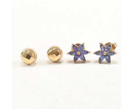 Two pairs of vintage 9ct yellow gold stud earrings. The first pair having a floral flower head comprised of marquise cut viol