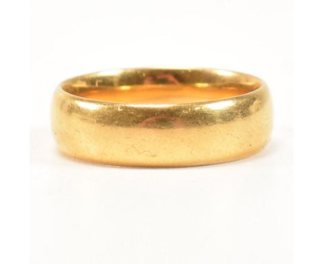 A hallmarked 22ct gold band ring. Hallmarked for London, 1934. Maker's mark W.W LD for W Wilkinson Ltd.&nbsp;Size L.5. Band w