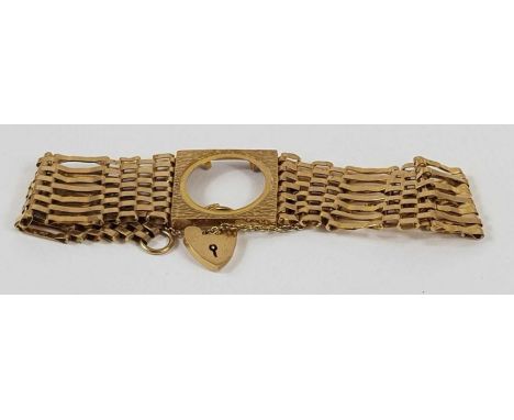 A 9ct gold gate bracelet with full sovereign mount, heart padlock and safety chain, 20.62g gross