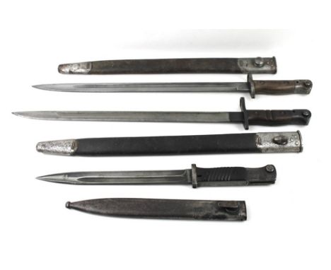 Militaria: a Wilkinson 1907 bayonet, with crown above 1907 stamped to blade at hilt, complete with steel and leather scabbard