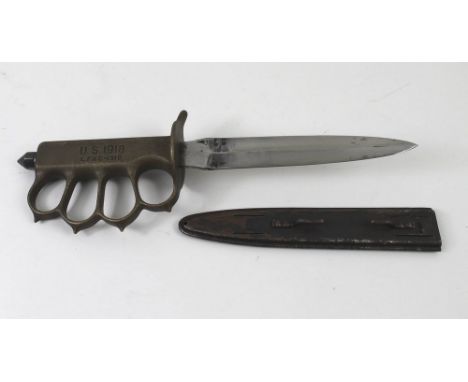 Militaria: a WWI American MKI Fighting Knife with edged blade, brass guard and knuckle guard, the grip stamped U.S 1918 with 