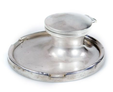 A George V silver inkwell, of circular form with hinged lid, Birmingham 1930, 11cm Dia. 7oz all in. 