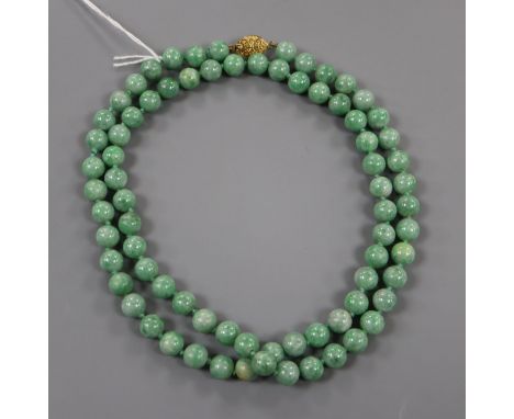 A single strand jade bead necklace, 81cm, gross 115 grams.