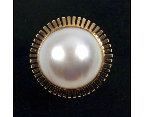 Yellow metal ring set cultured pearl, stamped 14K, gross 7.4grs 