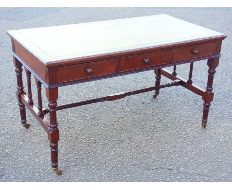 Fine late Victorian walnut writing table with an inset brown leather moulded top and 3 drawers with Hobbs locks, on fluted co