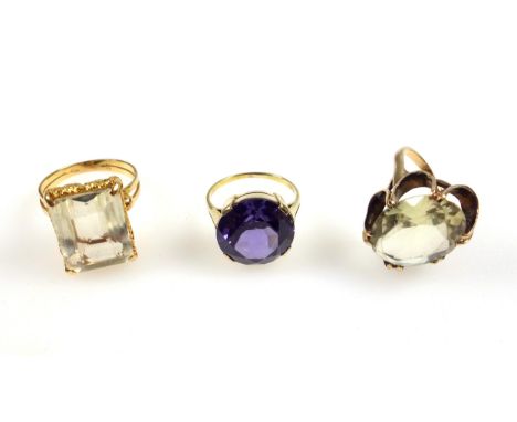 Yellow metal ring set mystic topaz, D.1.3cm, stamped 9ct, and 2 other rings set quartz stones, gross 16.3grs. (3) 