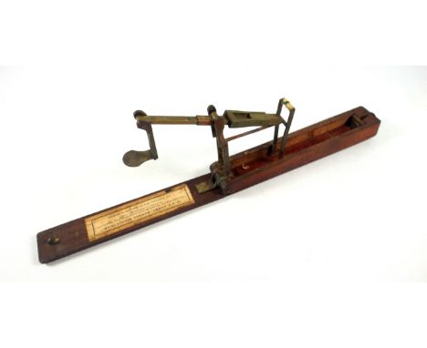 Brass folding sovereign/half sovereign scales, by W &amp; T Avery, Birmingham, L.16cm overall, (second quarter 19th century)