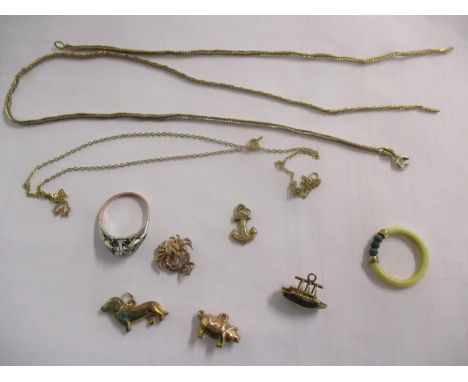 A 9ct gold chain (1g), another 9ct gold chain A/F (5.7g), together with an ivory , malachite and yellow metal ring, a 9ct ros