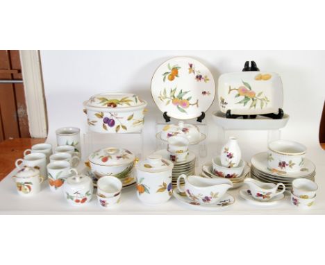 FORTY NINE PIECES OF ROYAL WORCESTER EVESHAM PATTERN OVEN TO TABLE WARE PORCELAIN, fruit printed with gilt lined rims, includ